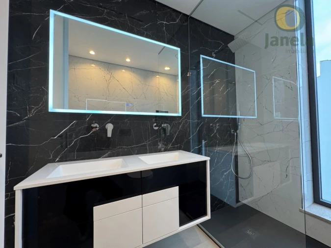 Moradia T4 para Venda em Quarteira Foto 38