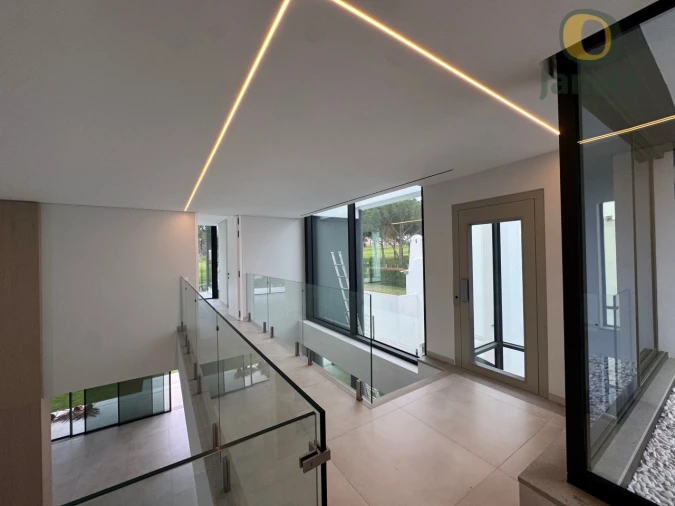 Moradia T4 para Venda em Quarteira Foto 40