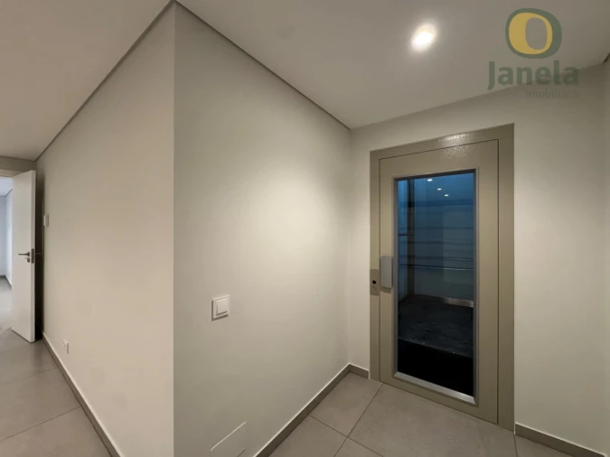 Moradia T4 para Venda em Quarteira Foto 49