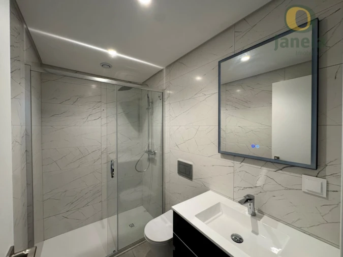 Moradia T4 para Venda em Quarteira Foto 54