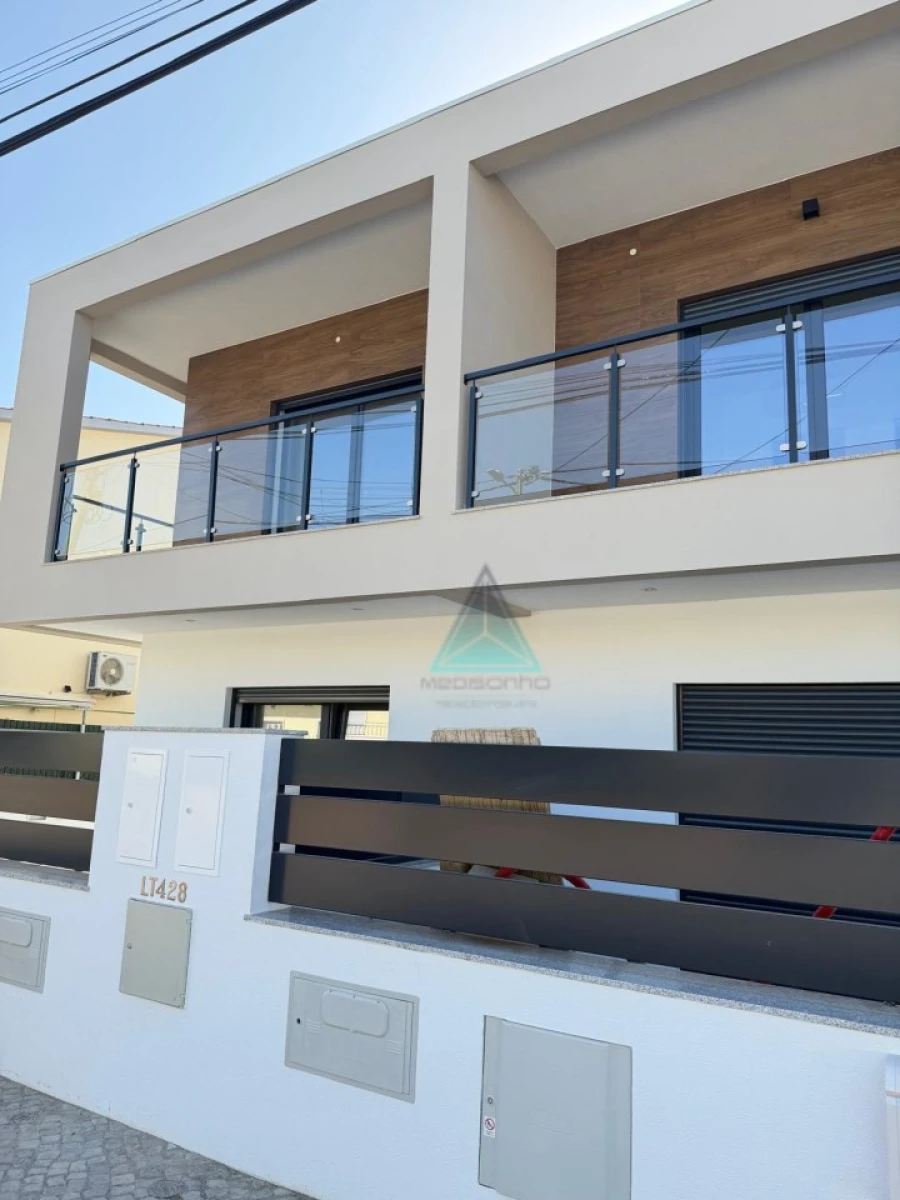 Moradia T2 para Venda em Quinta do Conde Foto 1