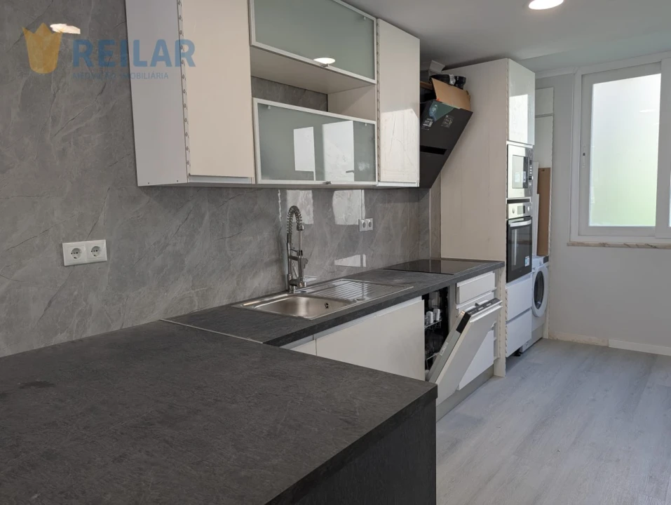 Apartamento T2 para Venda em Benfica Foto 7