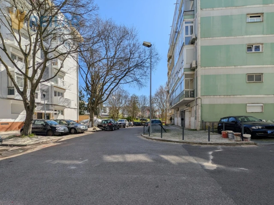 Apartamento T2 para Venda em Benfica Foto 24