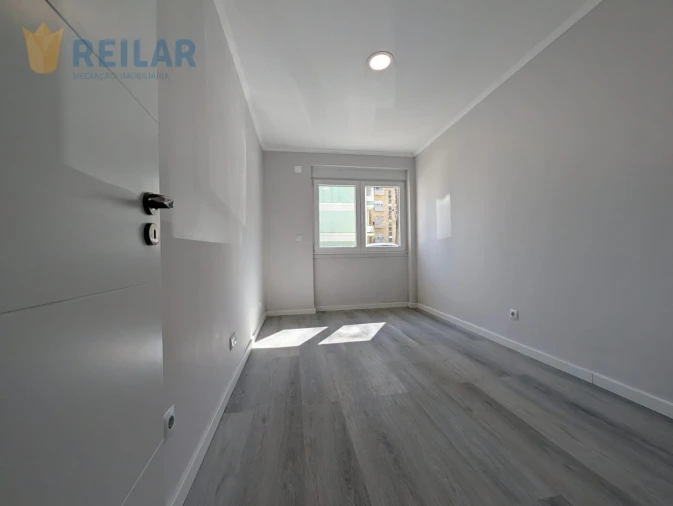 Apartamento T2 para Venda em Benfica Foto 13