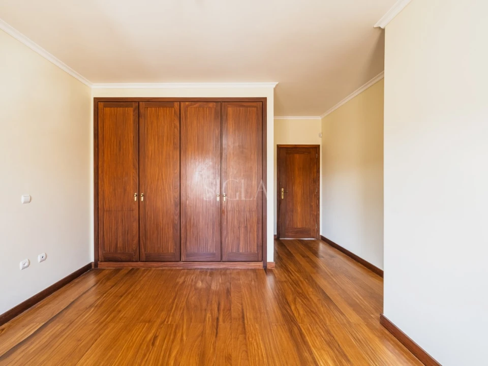 Moradia T4 para Venda em Serzedo e Perosinho Foto 24