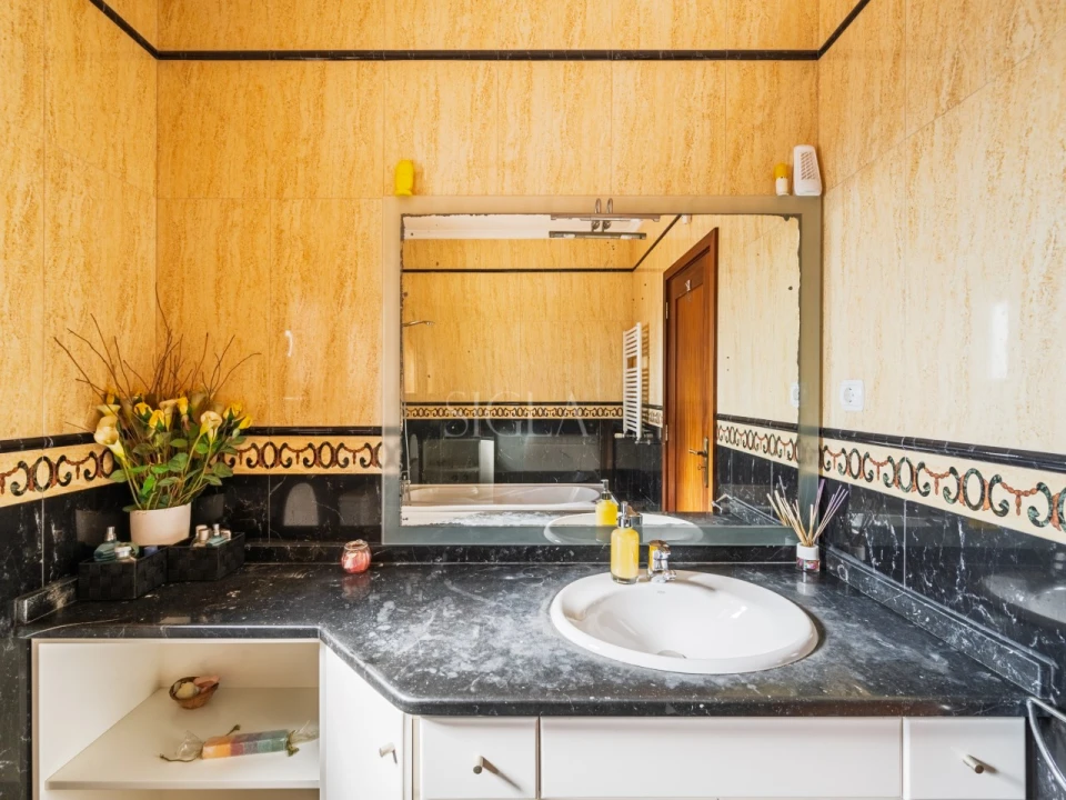 Moradia T4 para Venda em Serzedo e Perosinho Foto 34