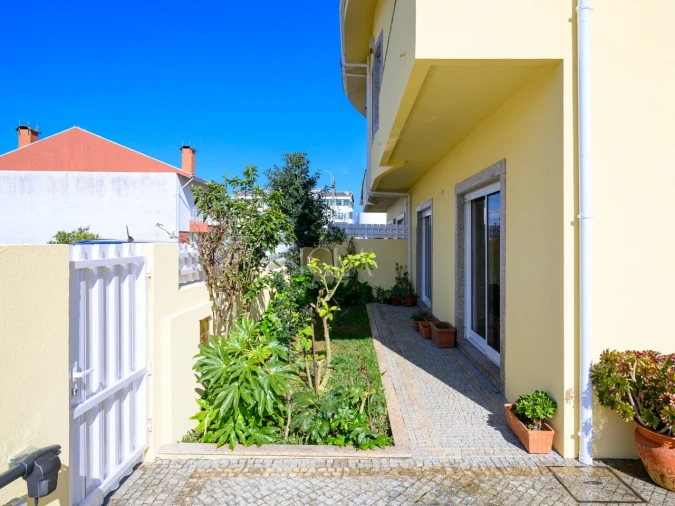 Moradia T4 para Venda em Serzedo e Perosinho Foto 3