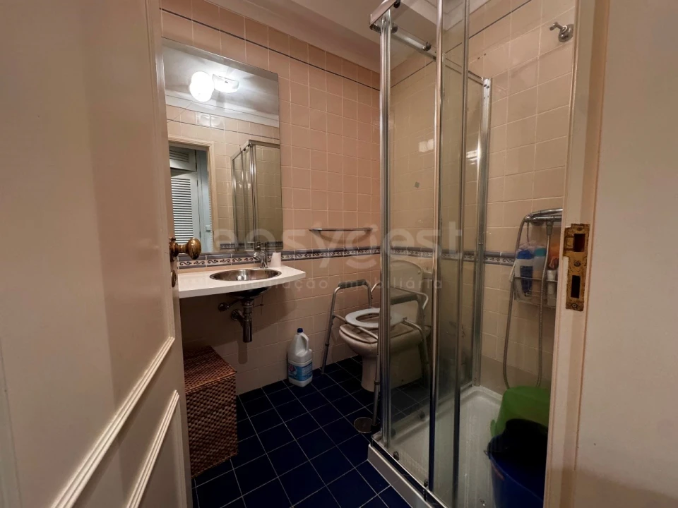 Apartamento T3 para Arrendamento em Santo Antonio dos Olivais Foto 5