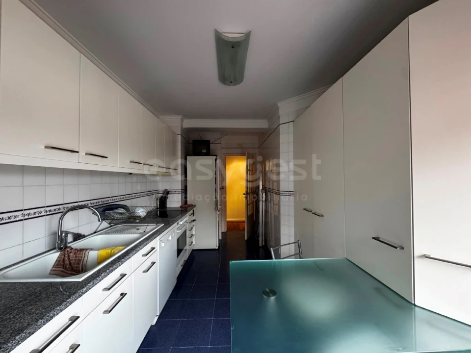 Apartamento T3 para Arrendamento em Santo Antonio dos Olivais Foto 11