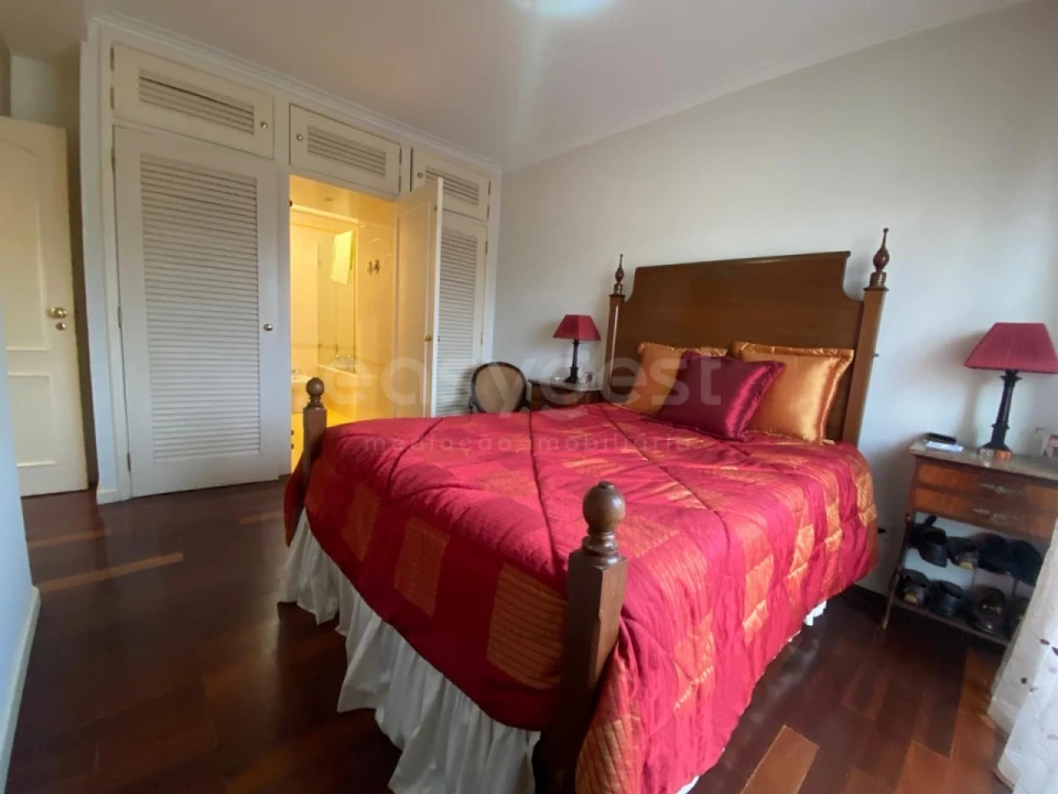 Apartamento T3 para Arrendamento em Santo Antonio dos Olivais Foto 12