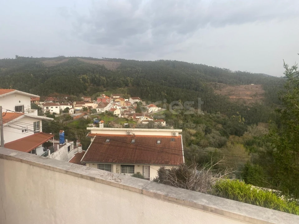 Apartamento T3 para Arrendamento em Santo Antonio dos Olivais Foto 20