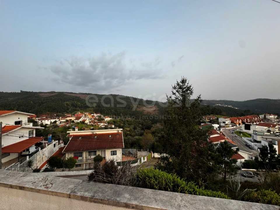 Apartamento T3 para Arrendamento em Santo Antonio dos Olivais Foto 21