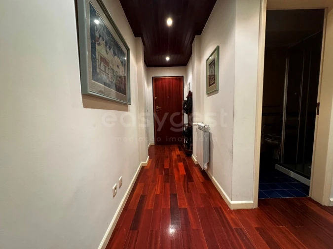 Apartamento T3 para Arrendamento em Santo Antonio dos Olivais Foto 3