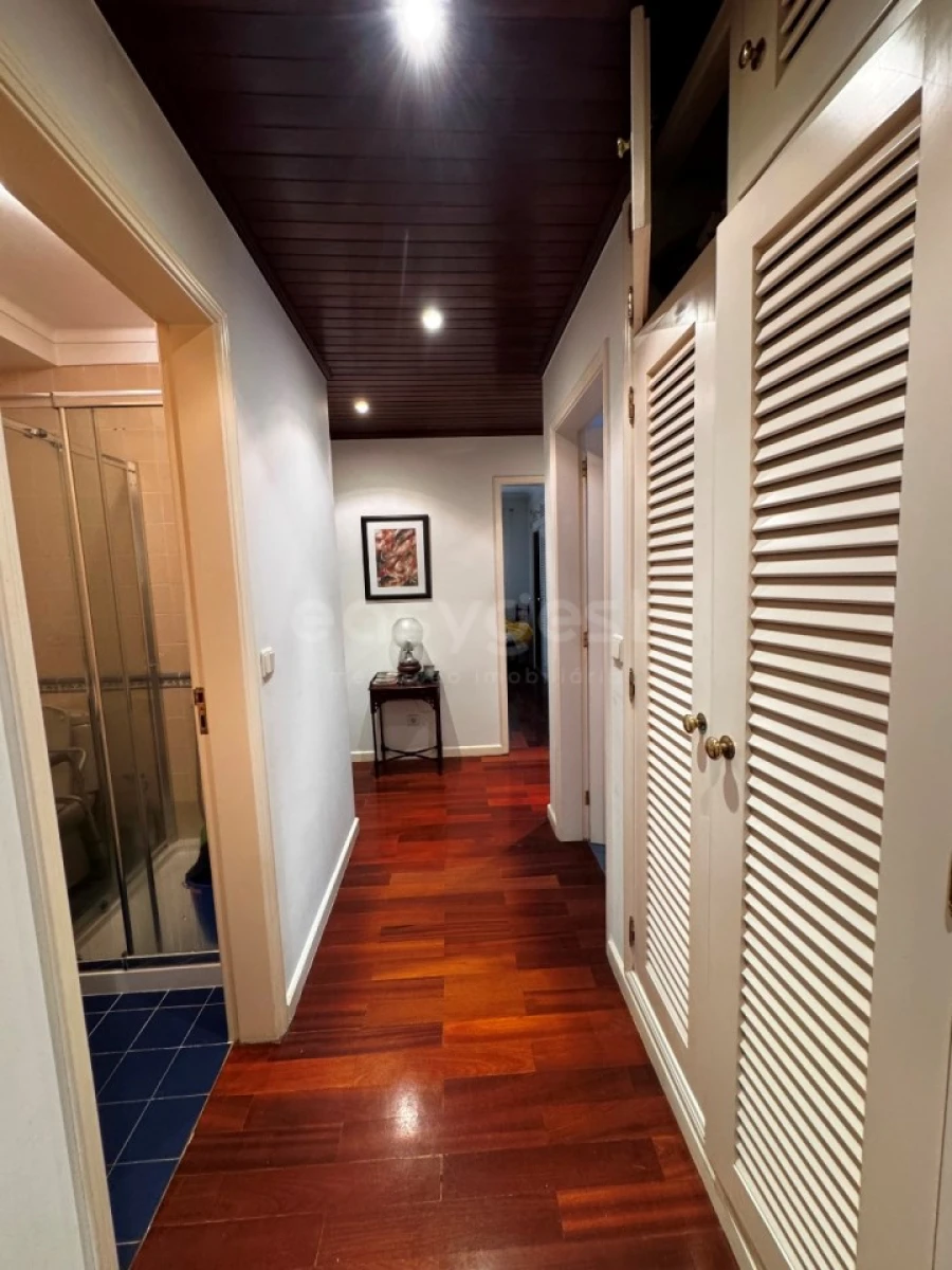 Apartamento T3 para Arrendamento em Santo Antonio dos Olivais Foto 4