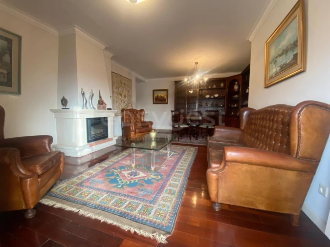 Apartamento T3 para Arrendamento em Santo Antonio dos Olivais Foto 6