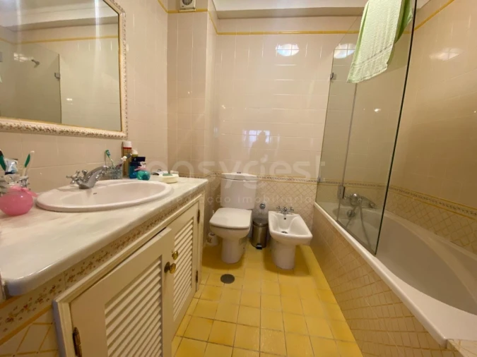 Apartamento T3 para Arrendamento em Santo Antonio dos Olivais Foto 14