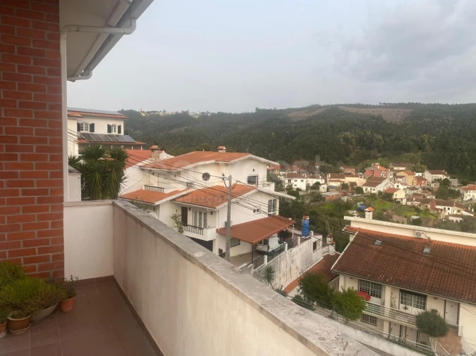 Apartamento T3 para Arrendamento em Santo Antonio dos Olivais Foto 19