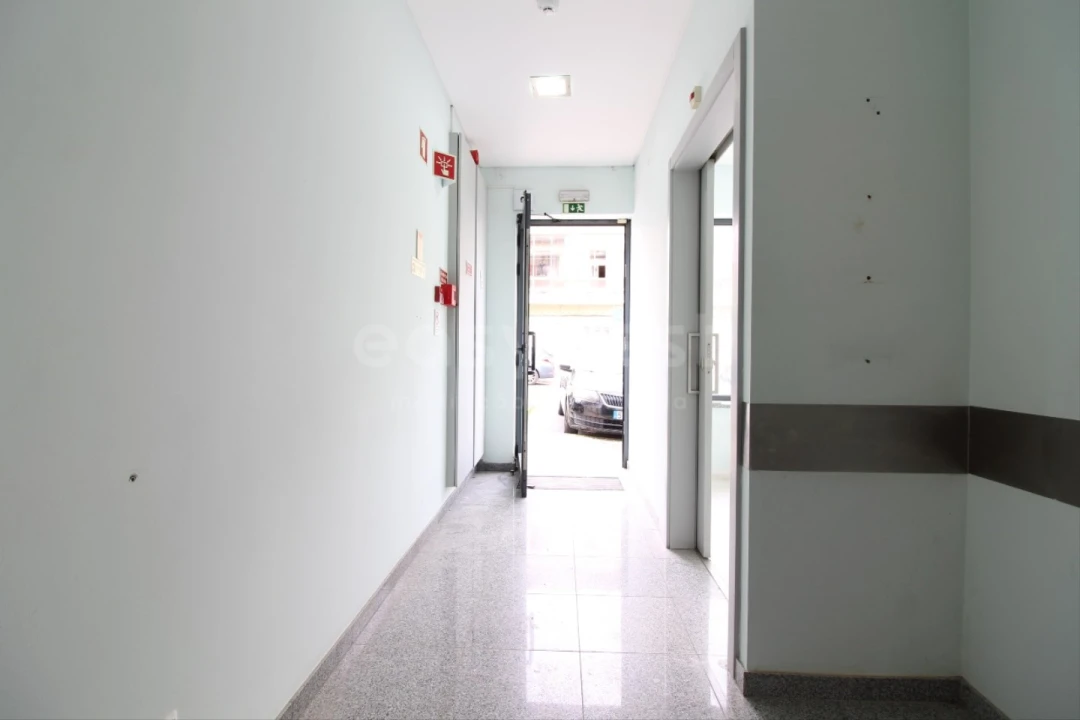 Apartamento T3 para Venda em Almada, Cova da Piedade, Pragal e Cacilhas Foto 4