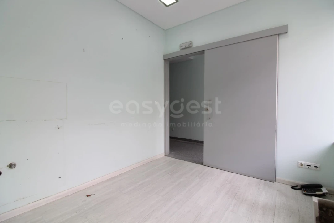 Apartamento T3 para Venda em Almada, Cova da Piedade, Pragal e Cacilhas Foto 7