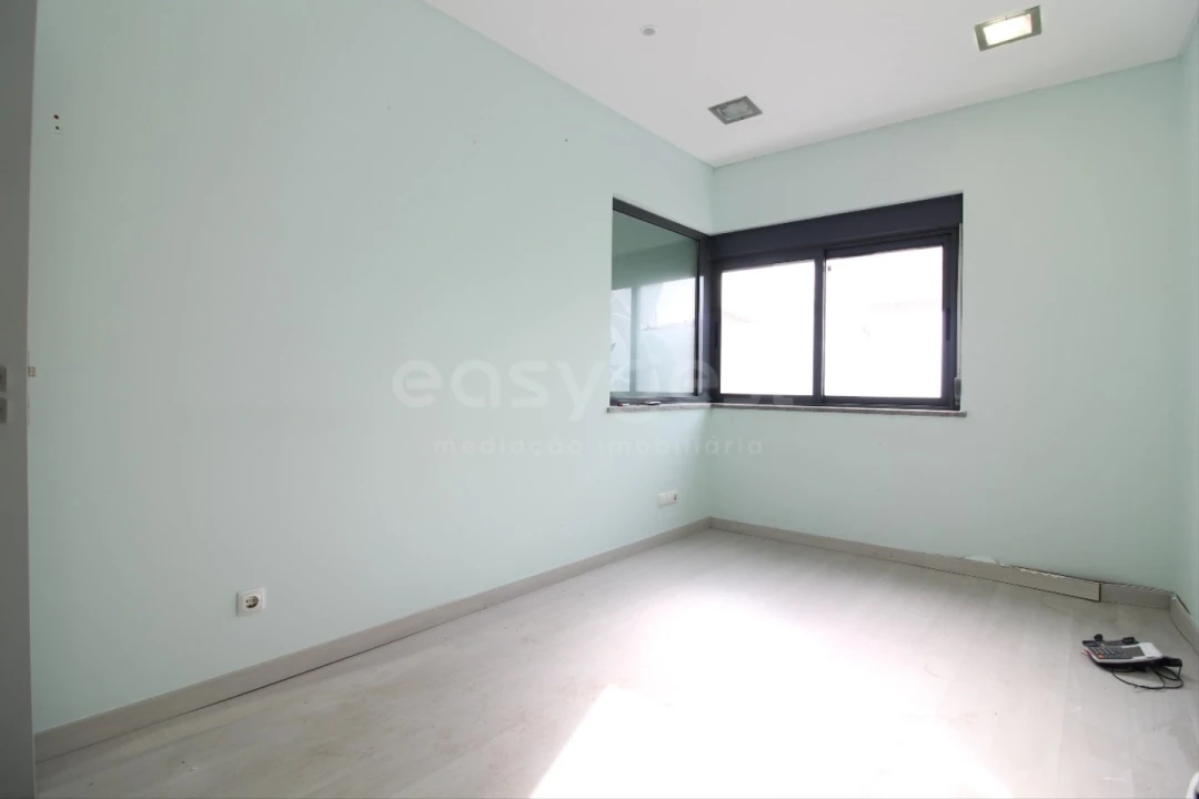 Apartamento T3 para Venda em Almada, Cova da Piedade, Pragal e Cacilhas Foto 14