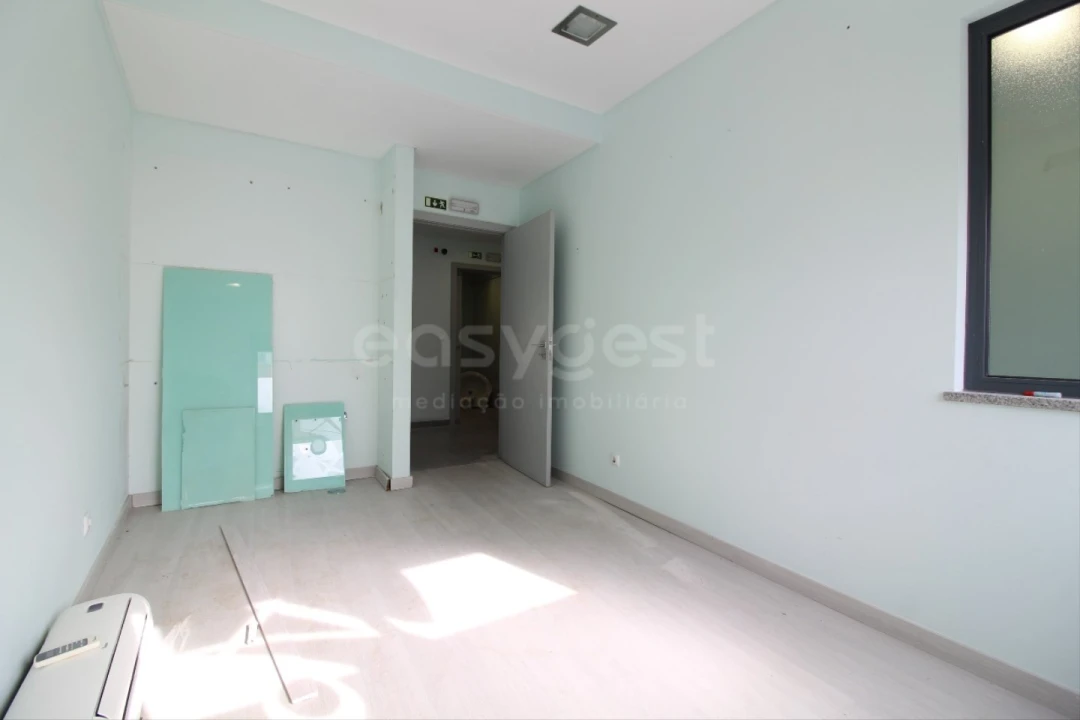 Apartamento T3 para Venda em Almada, Cova da Piedade, Pragal e Cacilhas Foto 15