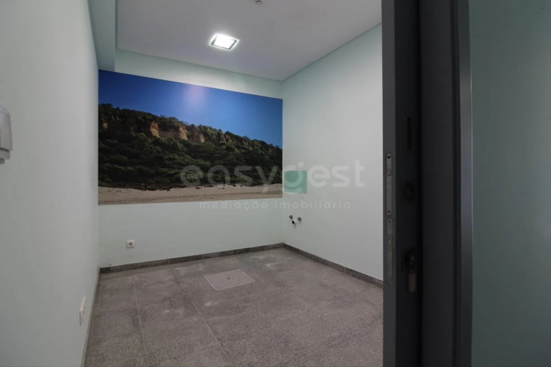 Apartamento T3 para Venda em Almada, Cova da Piedade, Pragal e Cacilhas Foto 23