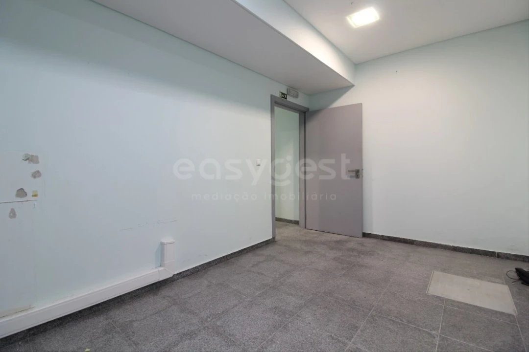 Apartamento T3 para Venda em Almada, Cova da Piedade, Pragal e Cacilhas Foto 25