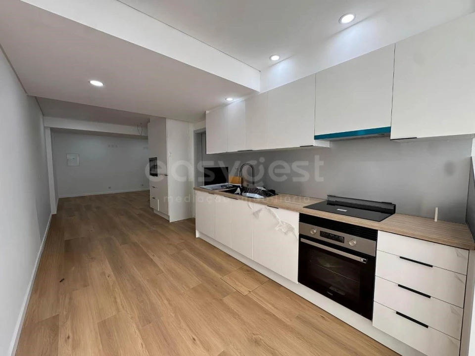 Apartamento T3 para Venda em Almada, Cova da Piedade, Pragal e Cacilhas Foto 1
