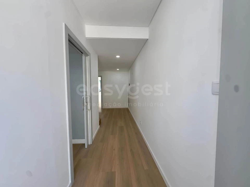 Apartamento T3 para Venda em Almada, Cova da Piedade, Pragal e Cacilhas Foto 2