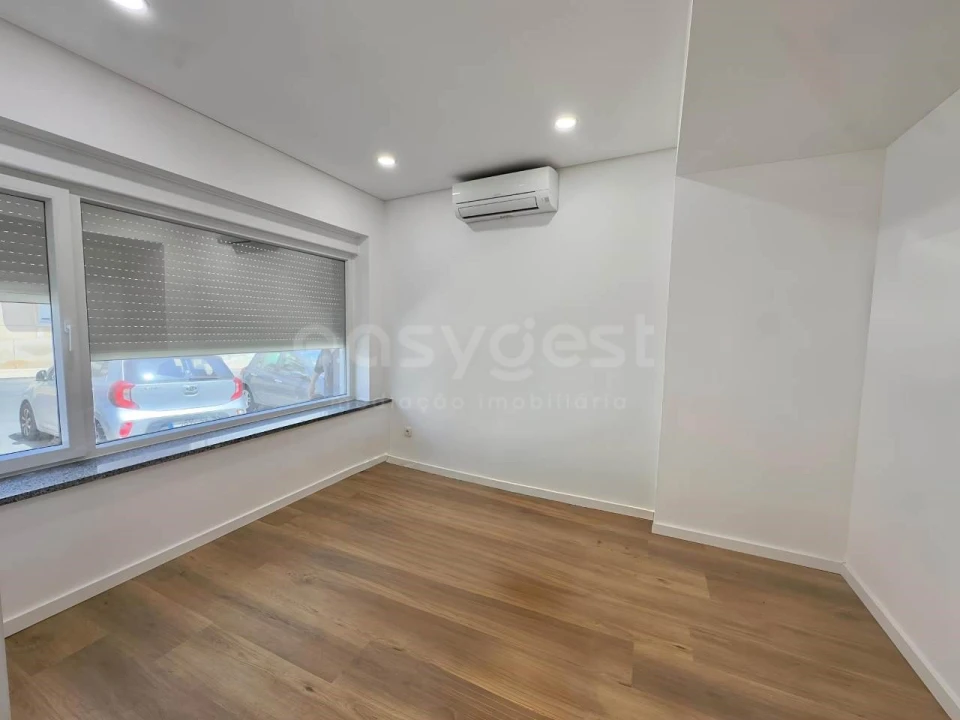 Apartamento T3 para Venda em Almada, Cova da Piedade, Pragal e Cacilhas Foto 3