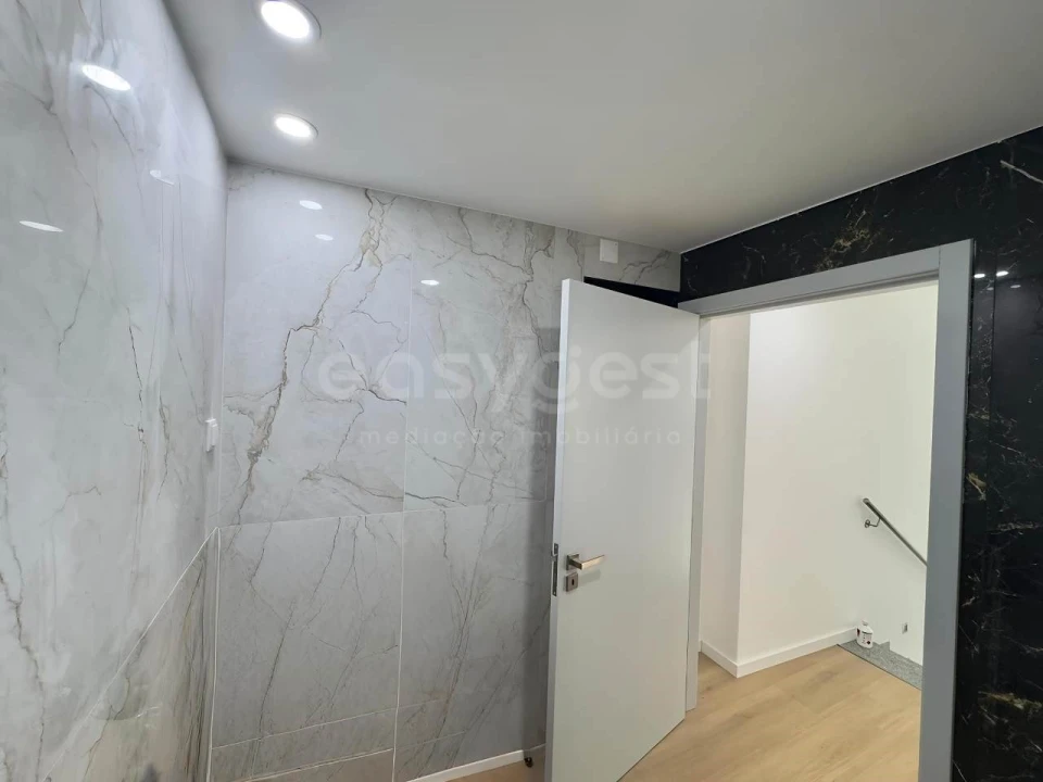 Apartamento T3 para Venda em Almada, Cova da Piedade, Pragal e Cacilhas Foto 11