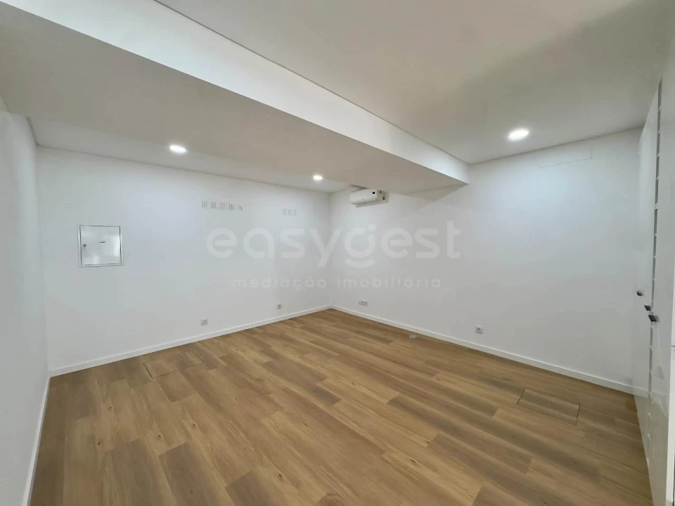 Apartamento T3 para Venda em Almada, Cova da Piedade, Pragal e Cacilhas Foto 17