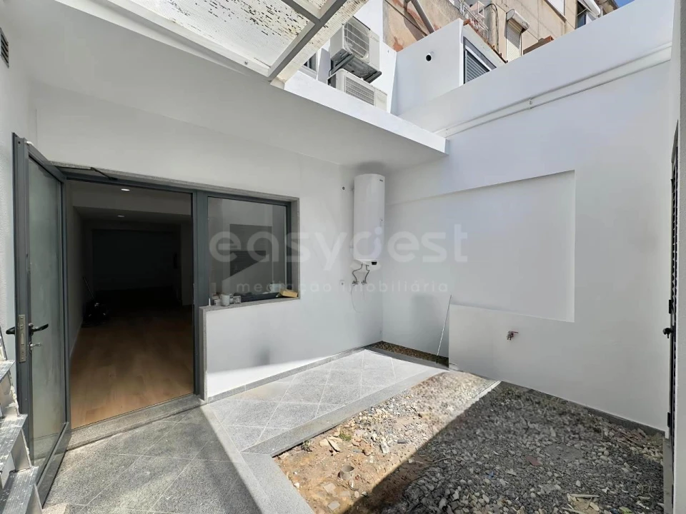 Apartamento T3 para Venda em Almada, Cova da Piedade, Pragal e Cacilhas Foto 24