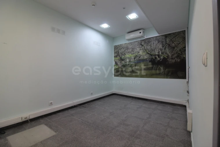 Apartamento T3 para Venda em Almada, Cova da Piedade, Pragal e Cacilhas Foto 24