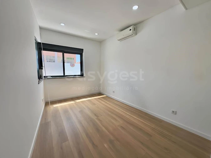 Apartamento T3 para Venda em Almada, Cova da Piedade, Pragal e Cacilhas Foto 7