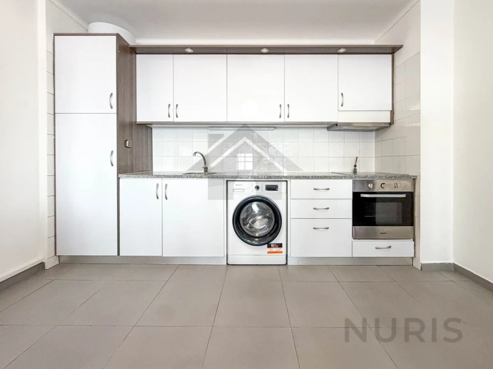 Apartamento T2 para Venda em Portimão Foto 8