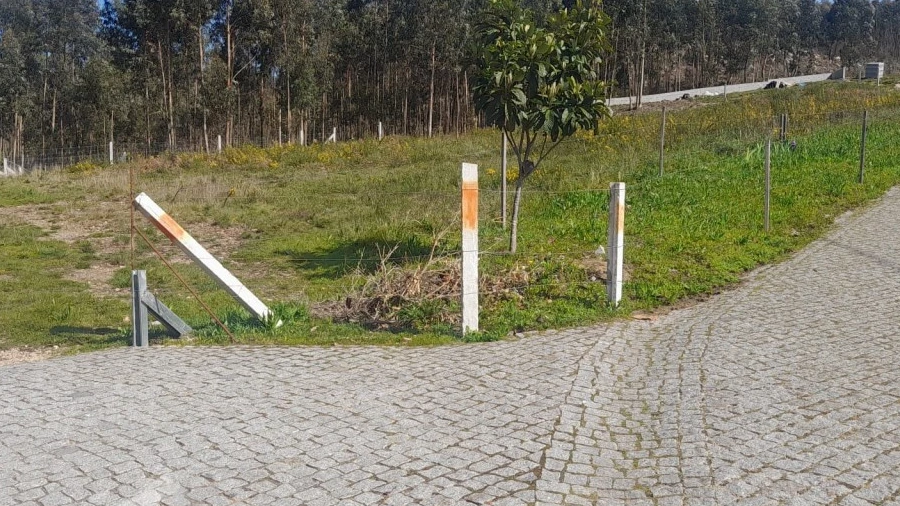 Terreno para Venda em Vila Cova e Feitos