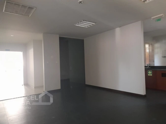 Armazém para Venda em Abade de Neiva Foto 12