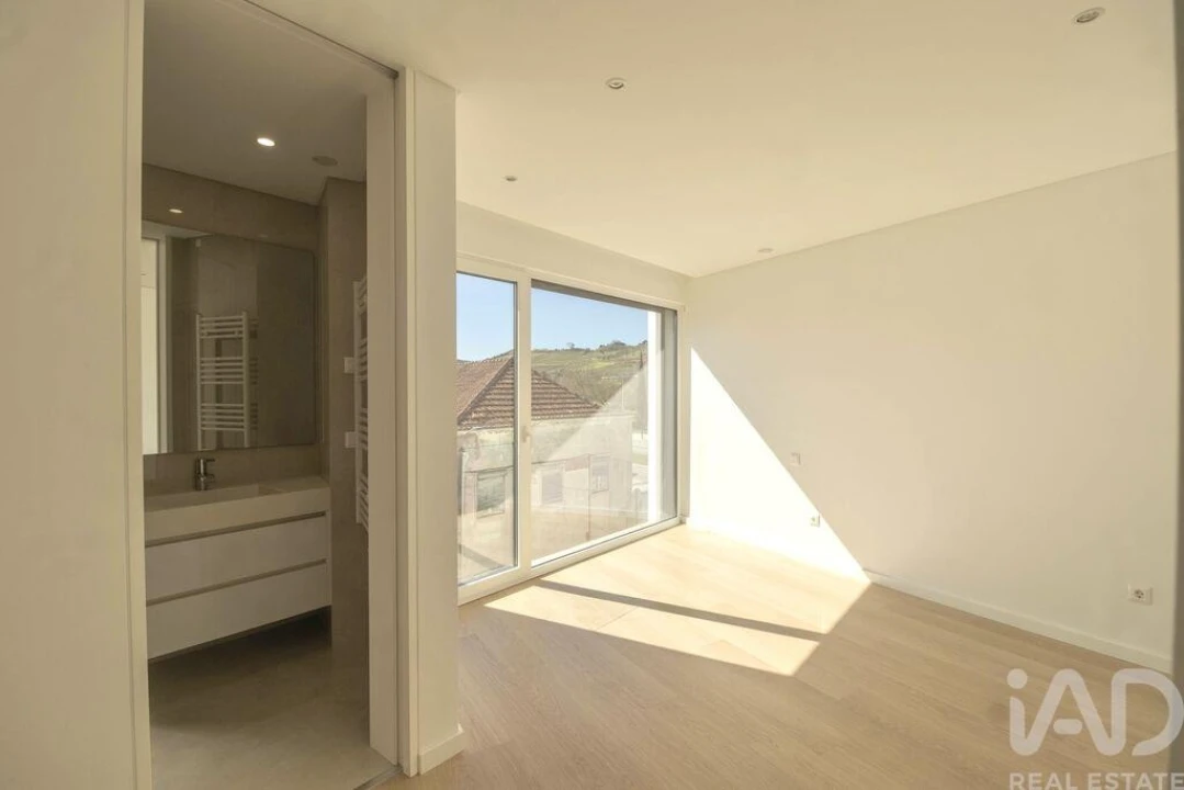 Apartamento T2 para Arrendamento em Santa Maria, São Pedro e Matacães Foto 8