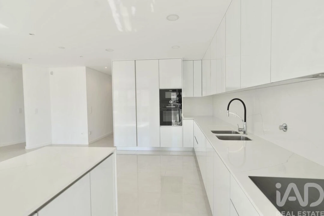 Apartamento T2 para Arrendamento em Santa Maria, São Pedro e Matacães Foto 4