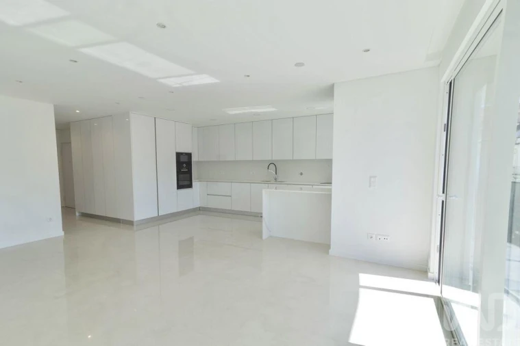 Apartamento T2 para Arrendamento em Santa Maria, São Pedro e Matacães Foto 2