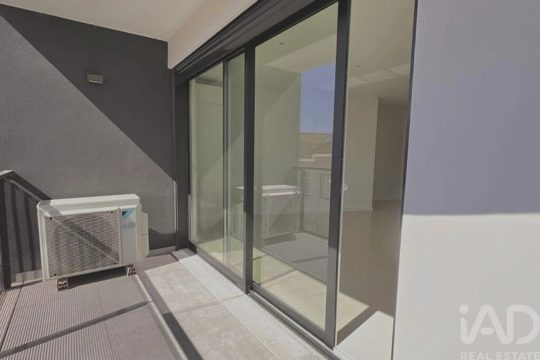 Apartamento T2 para Arrendamento em Santa Maria, São Pedro e Matacães Foto 14