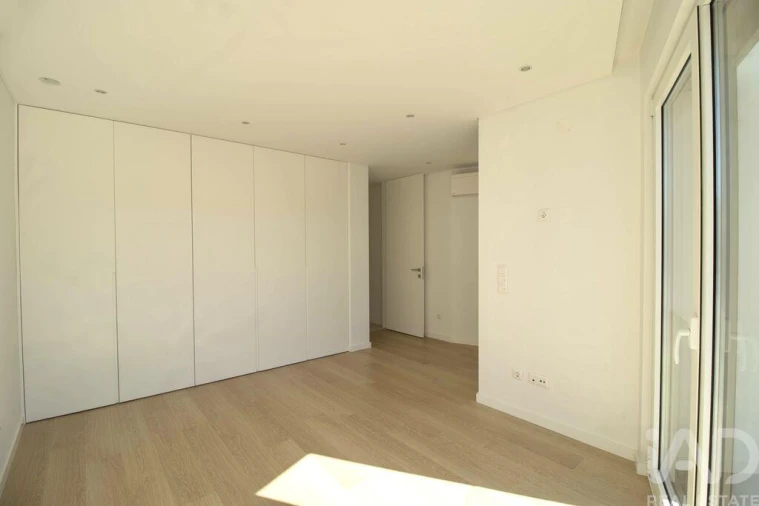 Apartamento T2 para Arrendamento em Santa Maria, São Pedro e Matacães Foto 9