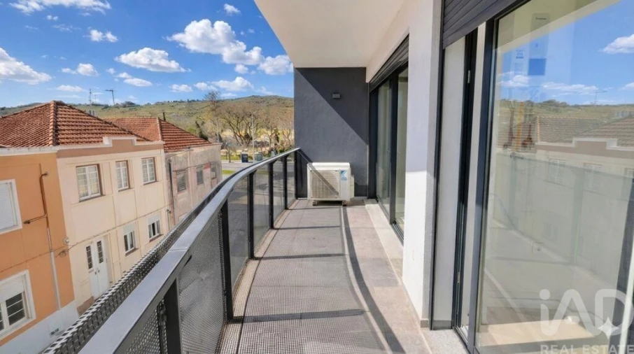 Apartamento T2 para Arrendamento em Santa Maria, São Pedro e Matacães Foto 13