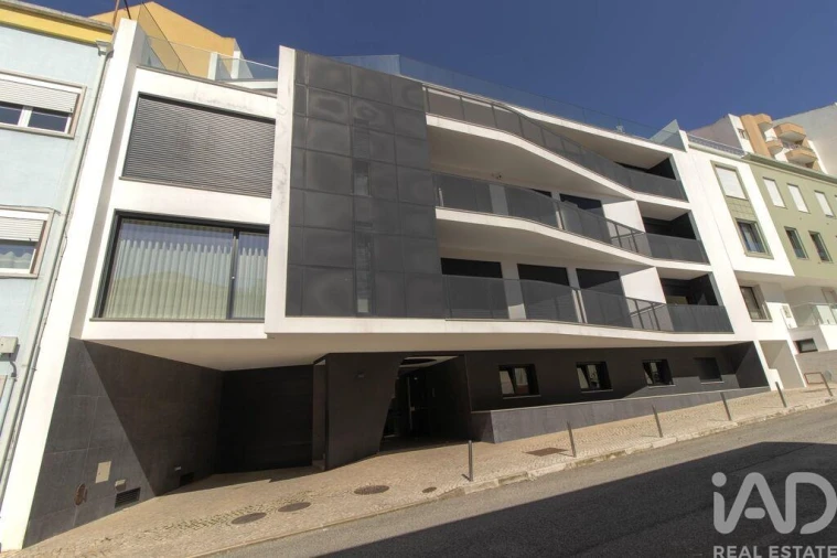 Apartamento T2 para Arrendamento em Santa Maria, São Pedro e Matacães Foto 17