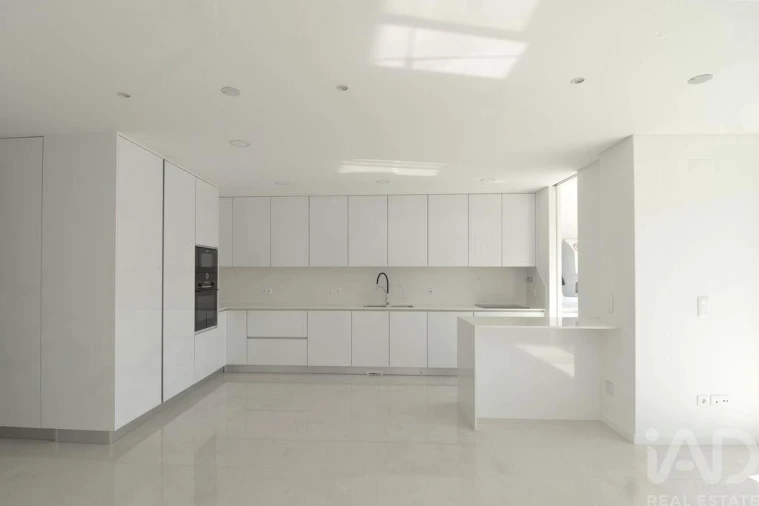 Apartamento T2 para Arrendamento em Santa Maria, São Pedro e Matacães Foto 5