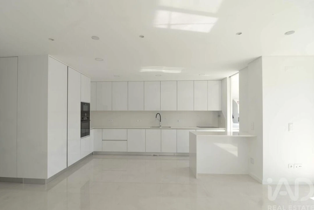 Apartamento T2 para Arrendamento em Santa Maria, São Pedro e Matacães Foto 5