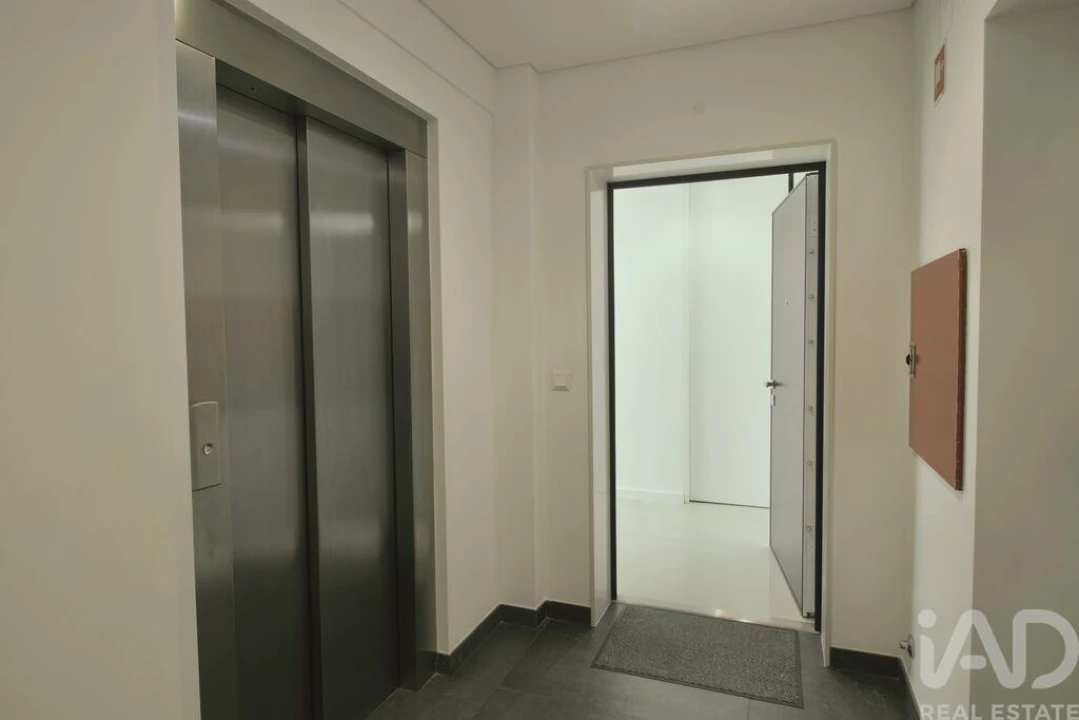 Apartamento T2 para Arrendamento em Santa Maria, São Pedro e Matacães Foto 15