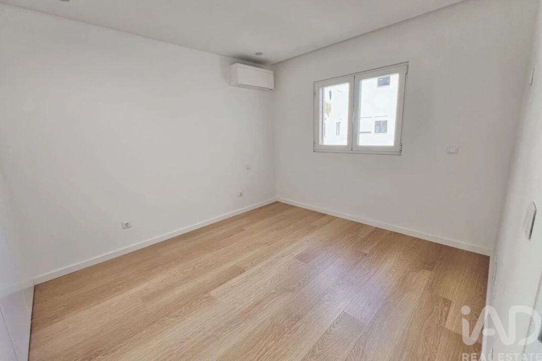 Apartamento T2 para Arrendamento em Santa Maria, São Pedro e Matacães Foto 10