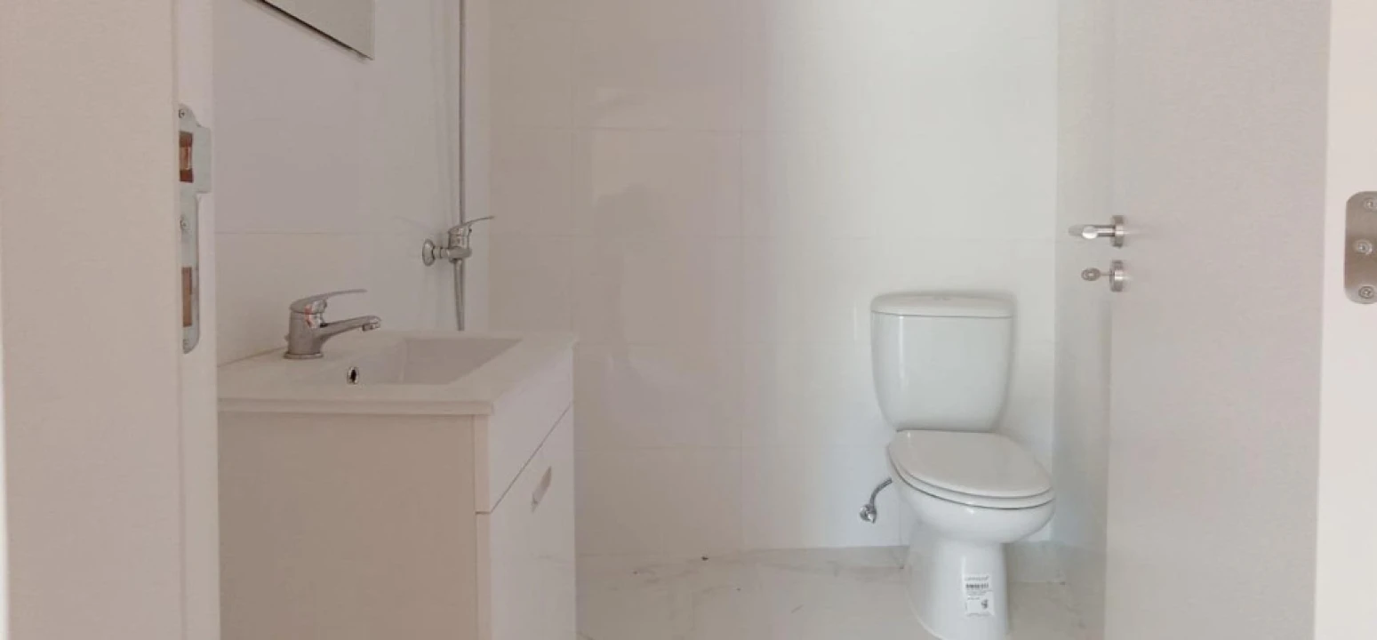 Moradia T4 para Venda em Santo Antonio dos Olivais Foto 3